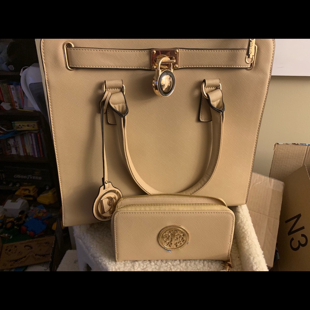 Purse and wallet